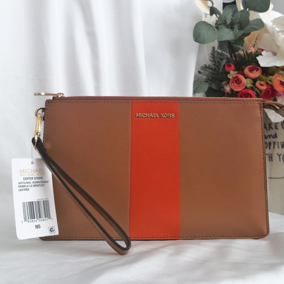 New MICHAEL KORS Center Stripe Daniela Leather Zip Large Wristlet Clutch ACORN